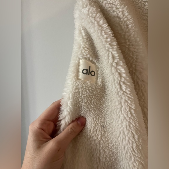 SOLD ALO Yoga Sherpa jacket S - Picture 5 of 8